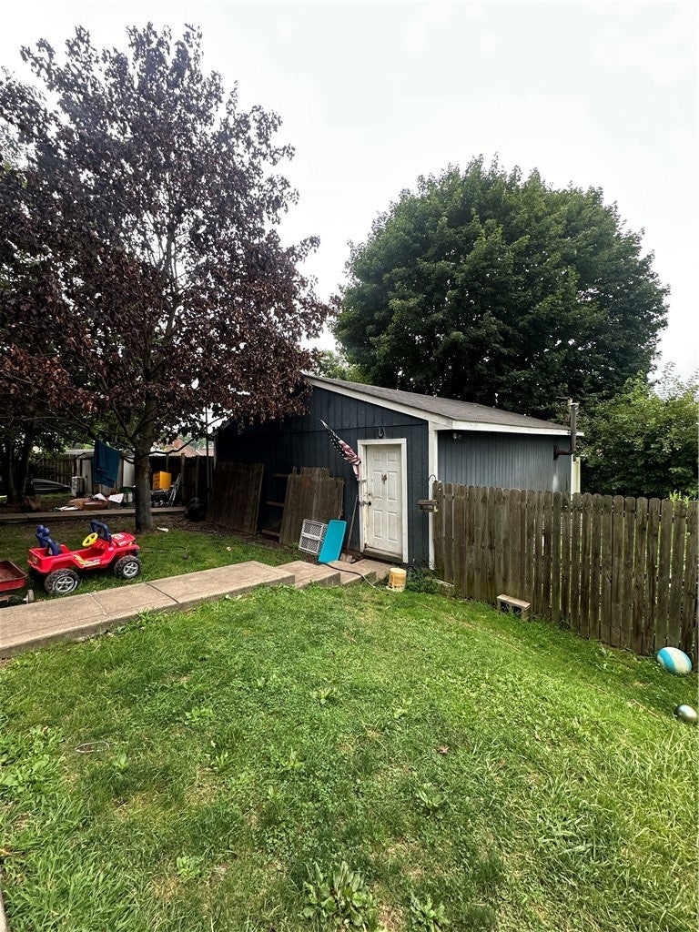 438 Earl Ave
