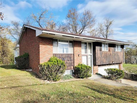 Photo of 632 Monaca Rd, Aliquippa, PA 15001 (MLS # 1735999)