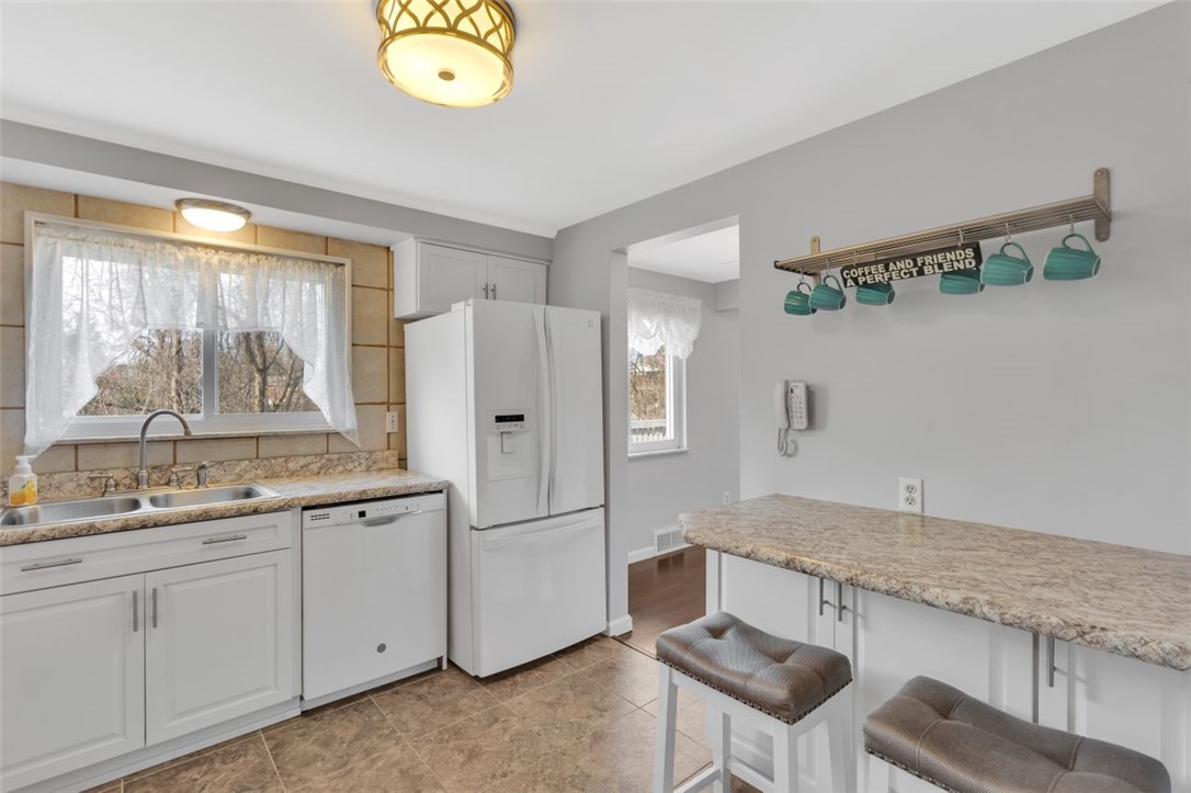 922 Garden City Dr Dr, Monroeville, Pennsylvania image 3