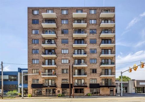 Photo of 520 Washington Rd #806, Pittsburgh, PA 15228 (MLS # 1744296)