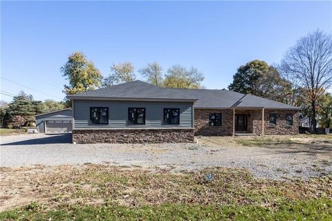 Photo of 155 Edgewood Ave, Aliquippa, PA 15001 (MLS # 1746267)