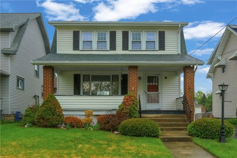 Photo of 203 E Sheridan Ave, New Castle, PA 16105 (MLS # 1751698)