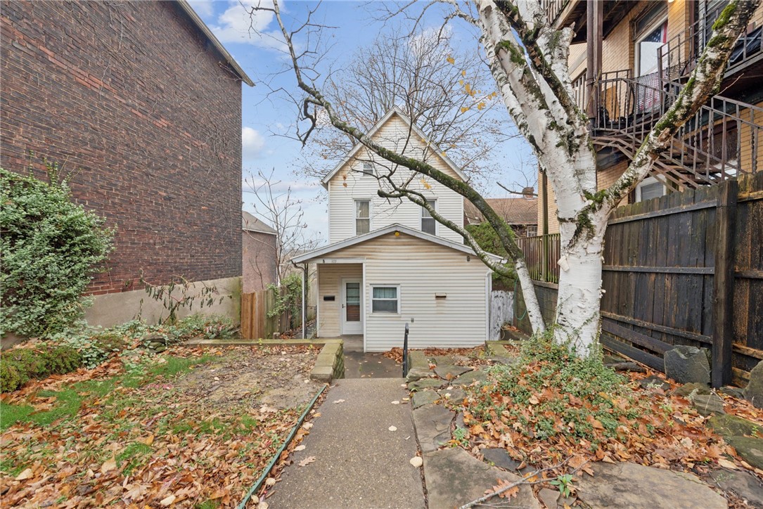 Rankin, Pennsylvania 15104, United States, 3 Bedrooms Bedrooms, ,1 BathroomBathrooms,Residential,Active,250831