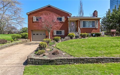 Photo of 901 Roosevelt St, Conway, PA 15027 (MLS # 1750850)