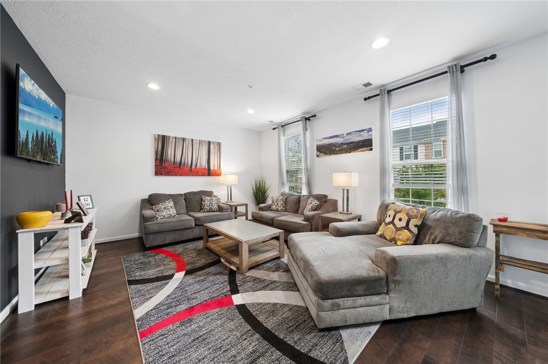 1803 Pointe View Dr