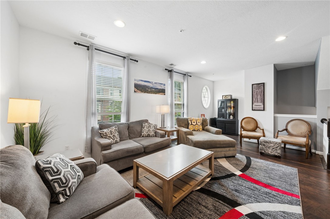 1803 Pointe View Dr