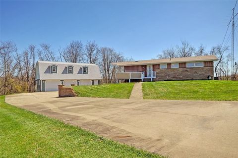 Photo of 28 Dire Dr, Hickory, PA 15340 (MLS # 1747545)