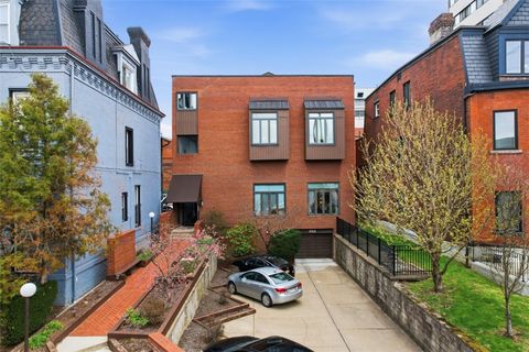 Photo of 325 S Highland Ave #205, Pittsburgh, PA 15206 (MLS # 1746166)