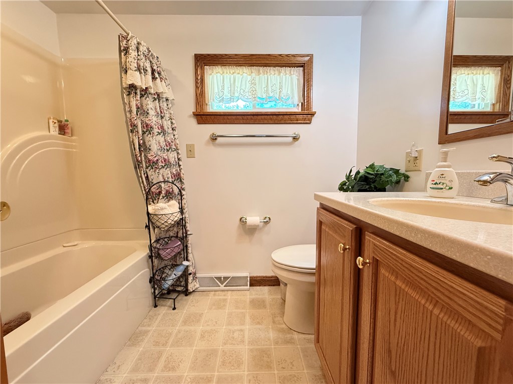 West Salem Twp, Pennsylvania 16125, United States, 3 Bedrooms Bedrooms, ,3 BathroomsBathrooms,Residential,Active,176770