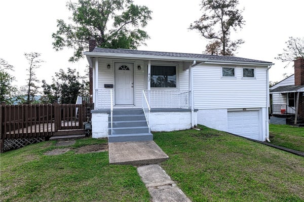 402 OAKHURST AVE, NORTH VERSAILLES, PA 15137 - Image b942ebfd2845d2ce1a6db5416a7473df/3367933485