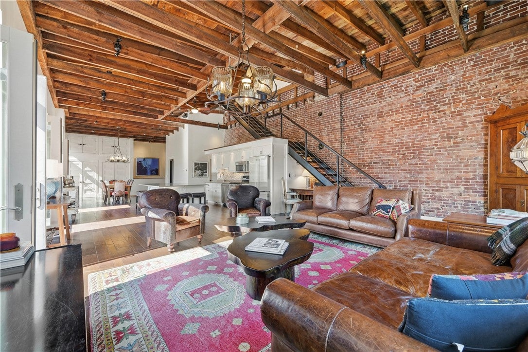 443 Walnut Street