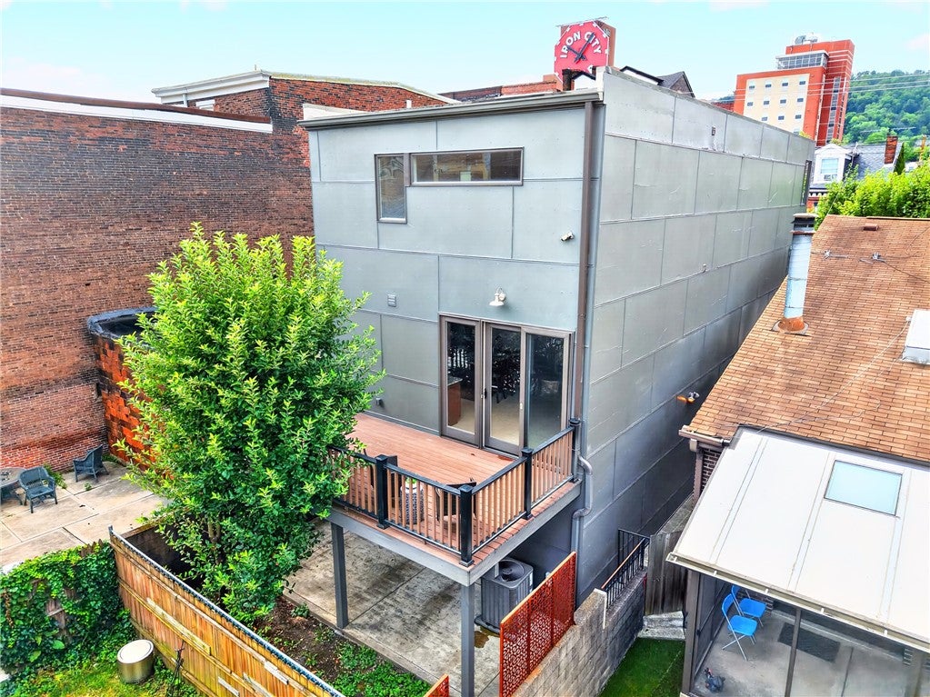 2021 Sarah St