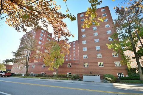 Photo of 4625 Fifth Ave #202, Pittsburgh, PA 15213 (MLS # 1751696)