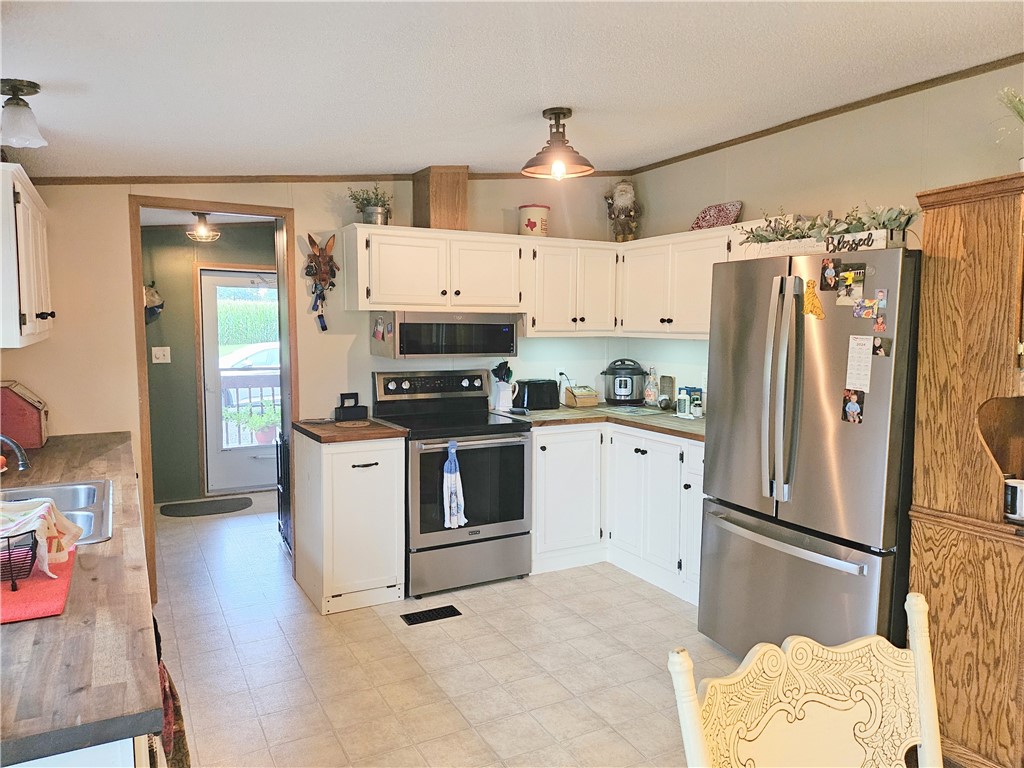 Jackson Twp, Pennsylvania 16133, United States, 3 Bedrooms Bedrooms, ,2 BathroomsBathrooms,Residential,Contingent,184498