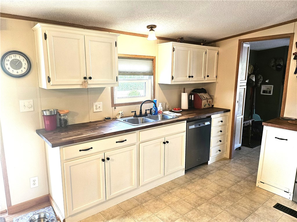 Jackson Twp, Pennsylvania 16133, United States, 3 Bedrooms Bedrooms, ,2 BathroomsBathrooms,Residential,Contingent,184498