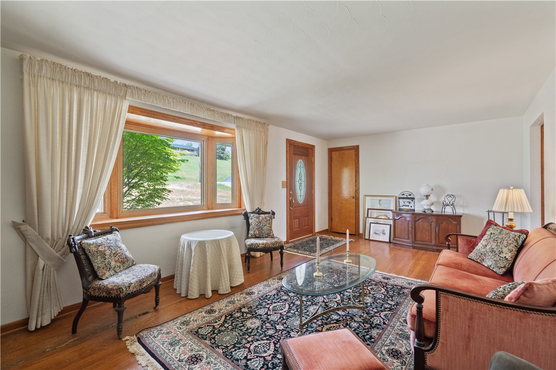 Elizabeth Twp/Boro, Pennsylvania 15037, United States, 3 Bedrooms Bedrooms, ,2 BathroomsBathrooms,Residential,Active,126127