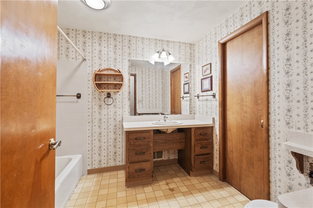 Elizabeth Twp/Boro, Pennsylvania 15037, United States, 3 Bedrooms Bedrooms, ,2 BathroomsBathrooms,Residential,Active,126127