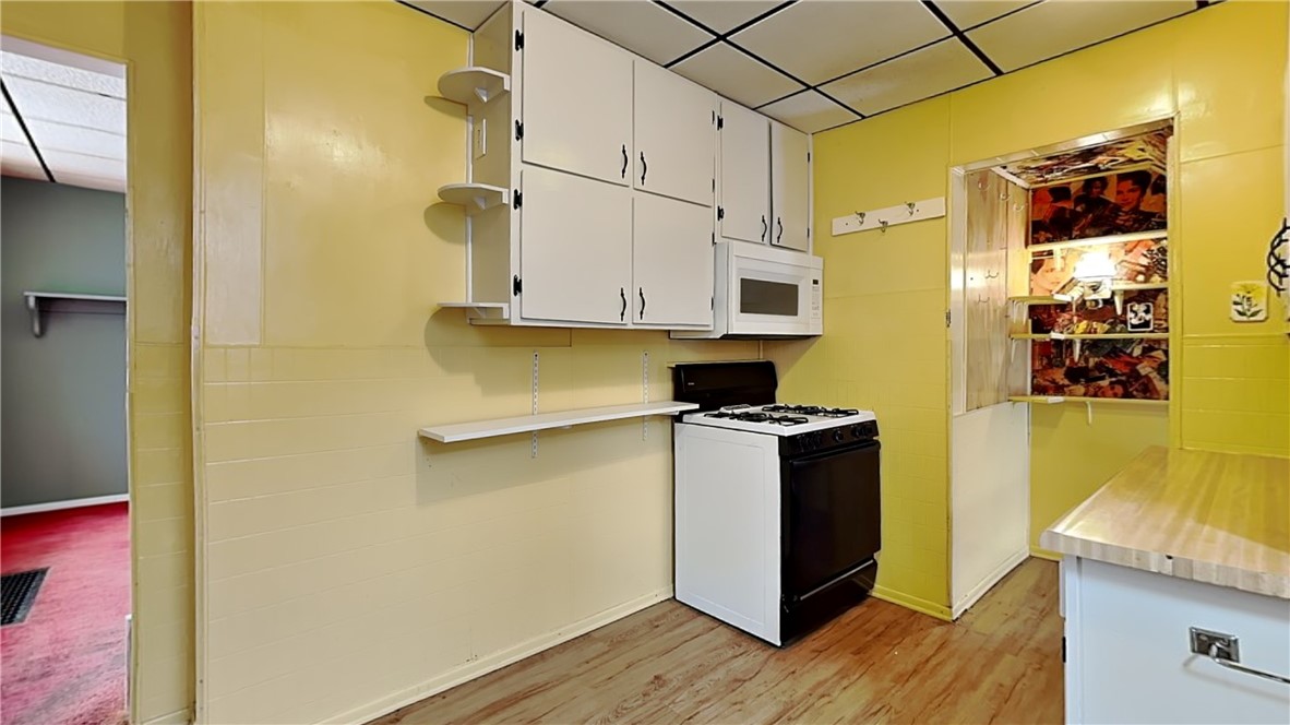 Bellevue, Pennsylvania 15202, United States, 4 Bedrooms Bedrooms, ,2 BathroomsBathrooms,Residential,Pending,11312