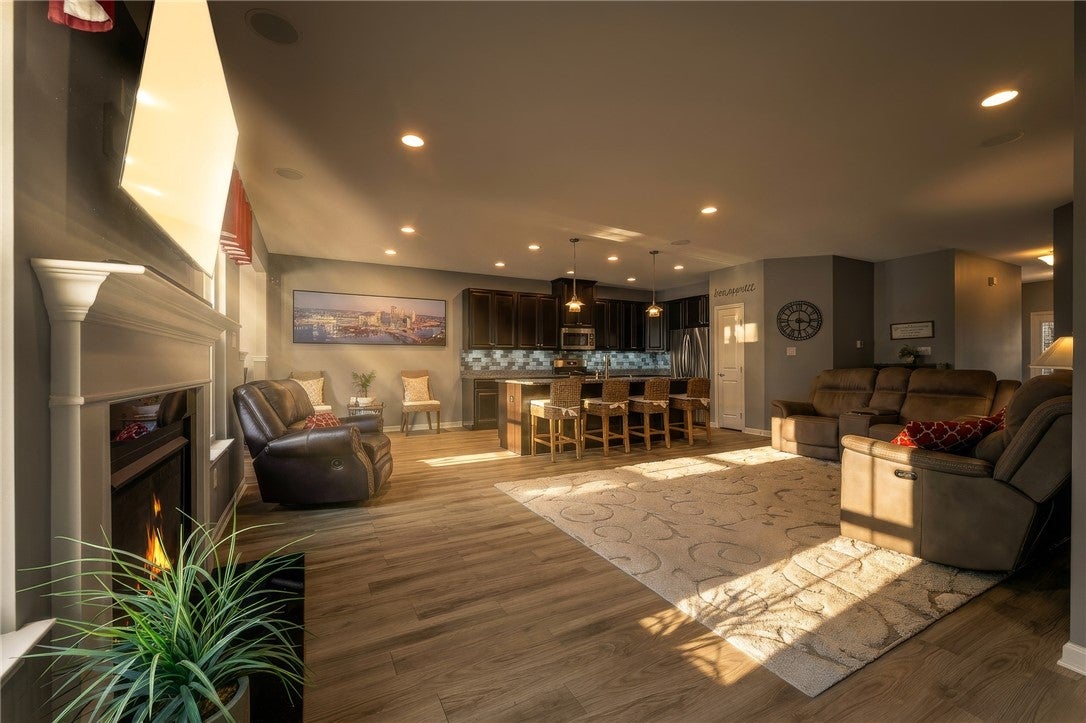 1018 Blackhawk Dr