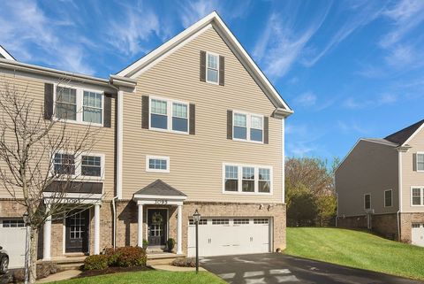 Photo of 3095 Raintree Dr, Gibsonia, PA 15044 (MLS # 1742504)