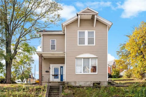 Photo of 1512 Arlington Ave, Pittsburgh, PA 15210 (MLS # 1732685)