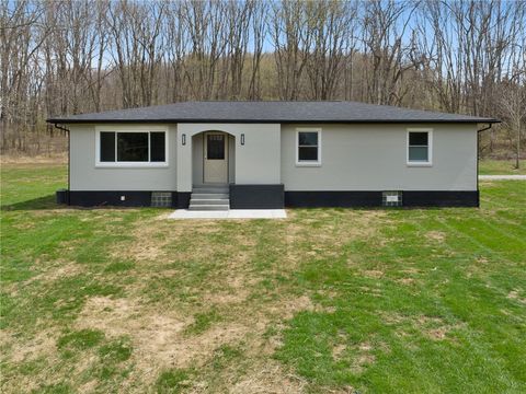 Photo of 138 Ford City Rd, Freeport, PA 16229 (MLS # 1748349)