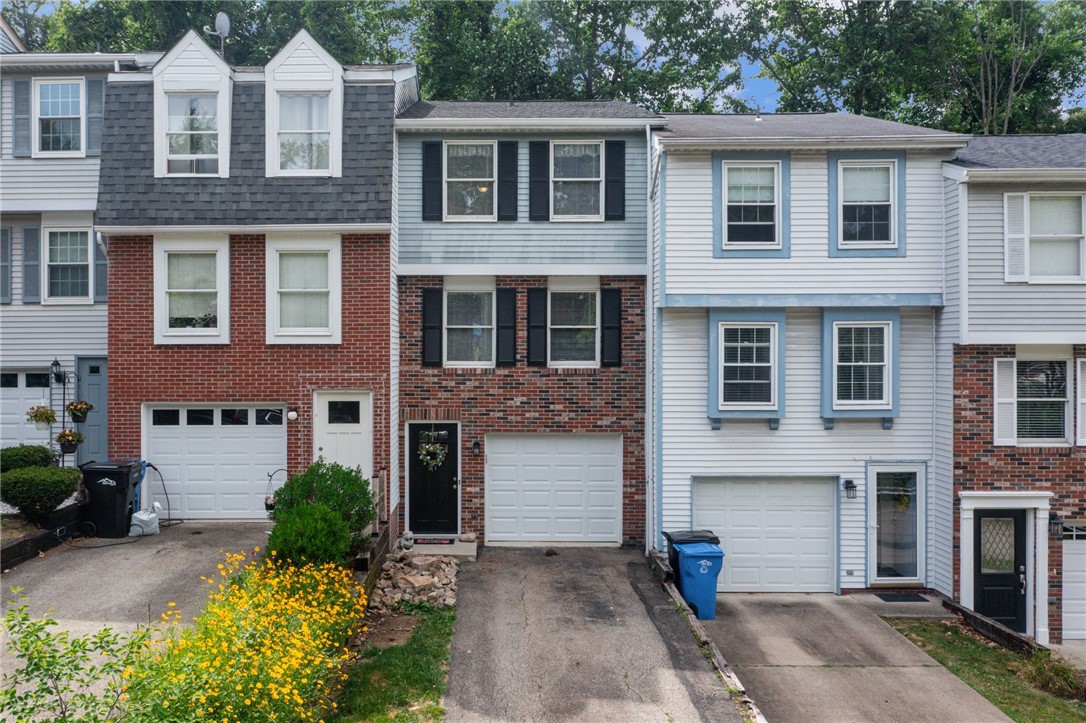 View North Huntingdon, PA 15642 townhome