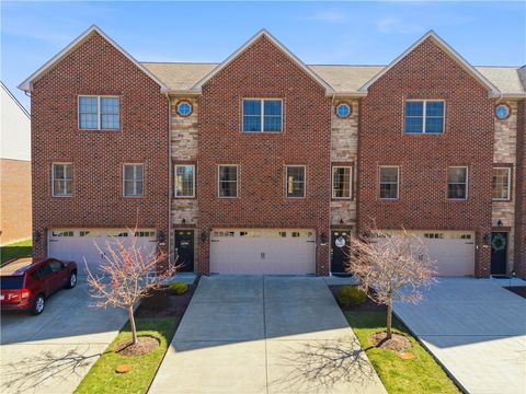 Photo of 583 Chesnic Dr, Canonsburg, PA 15317 (MLS # 1743324)