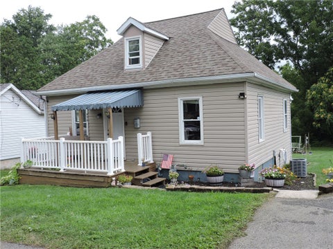 Homes For Sale - 906 W Vine St St<br/> Mt Pleasant Boro, PA 15666