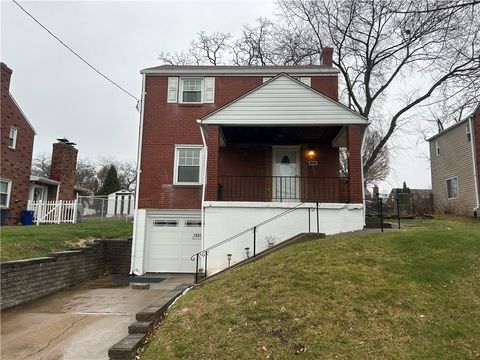 Photo of 1581 Greencrest Dr, Pittsburgh, PA 15226 (MLS # 1735405)