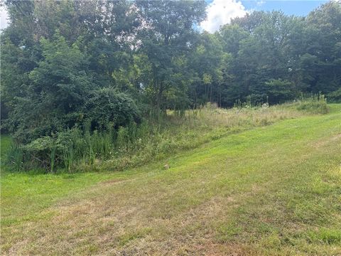 * Skidmore Dr Hempfield Twp PA 15644