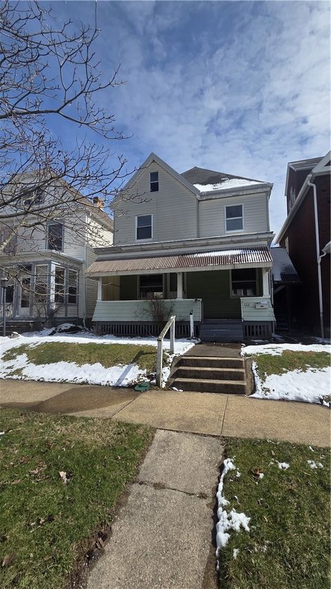 Photo of 122 Hamilton Ave, Vandergrift, PA 15690 (MLS # 1744316)