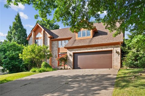 Photo of 336 Cobblestone Cir, Mc Kees Rocks, PA 15136 (MLS # 1763150)