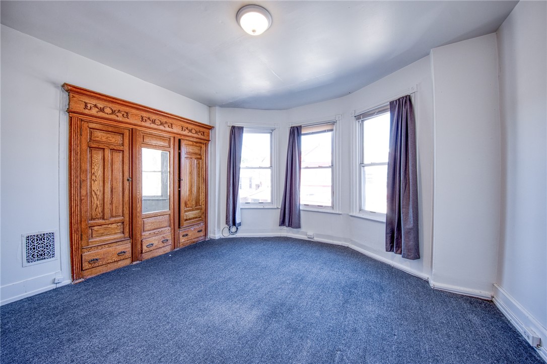 Oakland, Pennsylvania 15213, United States, 4 Bedrooms Bedrooms, ,2 BathroomsBathrooms,Residential,Active,201264