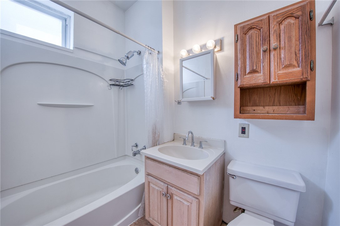 Oakland, Pennsylvania 15213, United States, 4 Bedrooms Bedrooms, ,2 BathroomsBathrooms,Residential,Active,201264