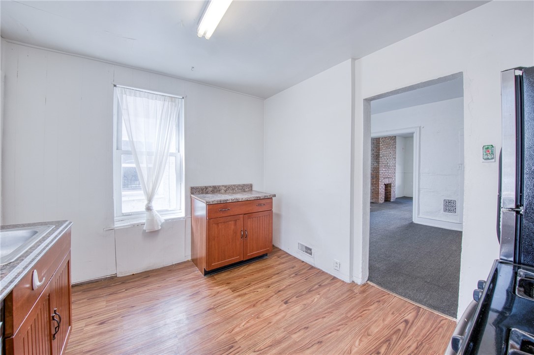 Oakland, Pennsylvania 15213, United States, 4 Bedrooms Bedrooms, ,2 BathroomsBathrooms,Residential,Active,201264