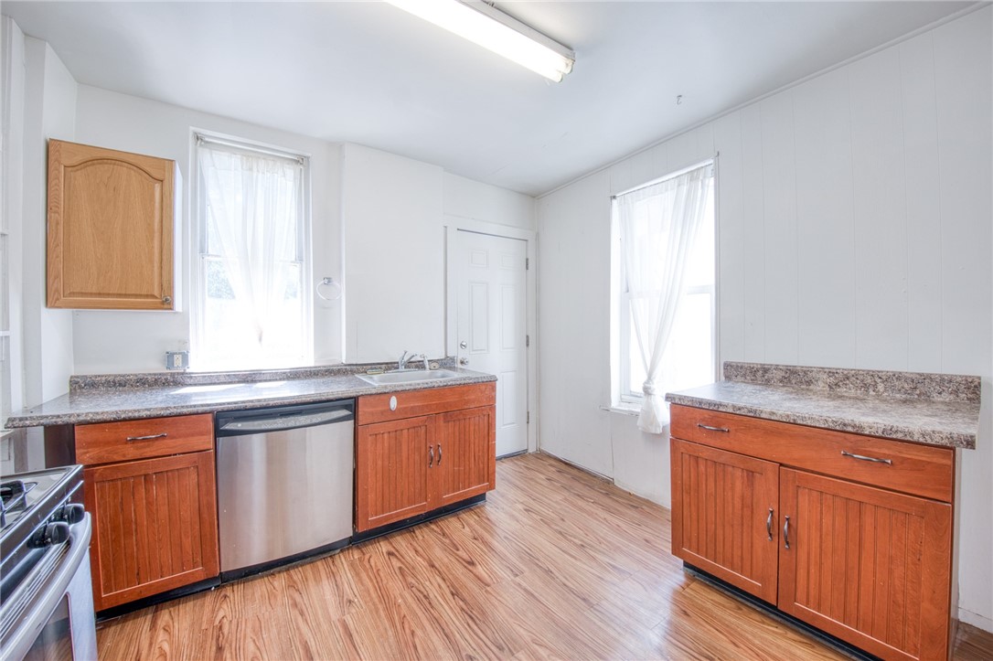 Oakland, Pennsylvania 15213, United States, 4 Bedrooms Bedrooms, ,2 BathroomsBathrooms,Residential,Active,201264