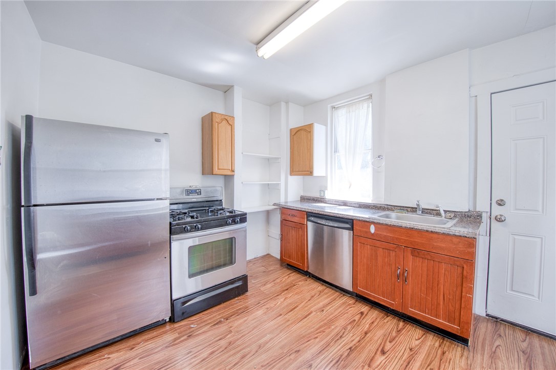 Oakland, Pennsylvania 15213, United States, 4 Bedrooms Bedrooms, ,2 BathroomsBathrooms,Residential,Active,201264