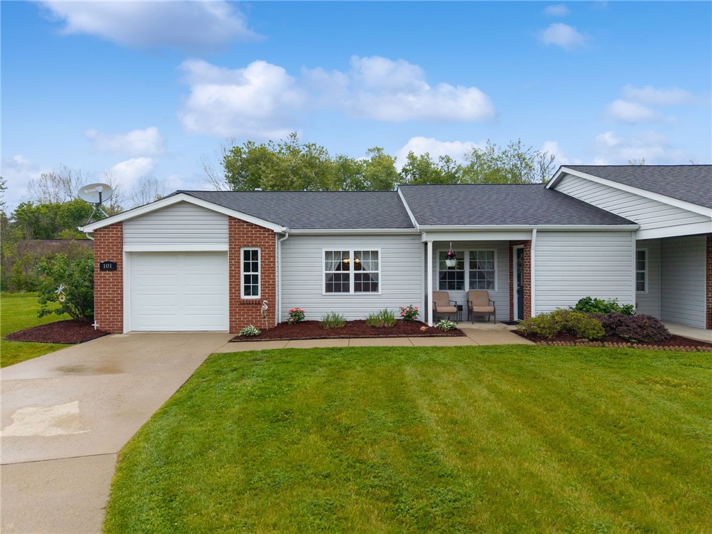 Photo 1 of 32 — 101 Wimbledon Dr, Mt Pleasant Twp, PA 15666
