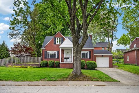 Photo of 1049 Windermere Dr, Pittsburgh, PA 15218 (MLS # 1752823)