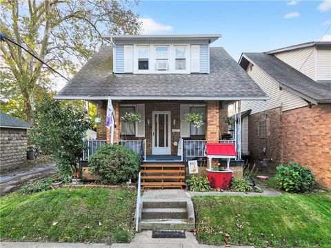 Photo of 517 33rd St, Beaver Falls, PA 15010 (MLS # 1726933)