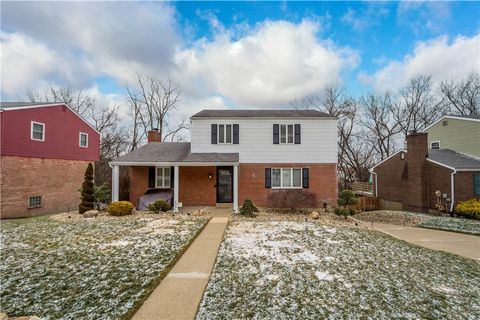 Photo of 1846 Gina Dr, West Mifflin, PA 15122 (MLS # 1737369)