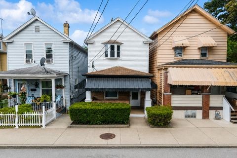 Photo of 17 13th St, Jeannette, PA 15644 (MLS # 1762342)
