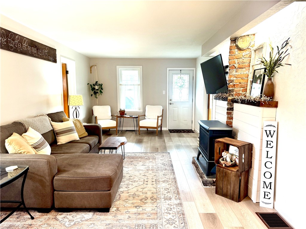 Twp Of But NW, Pennsylvania 16001, United States, 3 Bedrooms Bedrooms, ,1 BathroomBathrooms,Residential,Contingent,102387