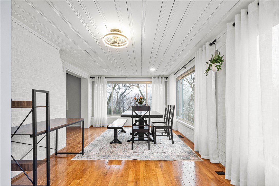 Upper St. Clair, Pennsylvania 15241, United States, 3 Bedrooms Bedrooms, ,4 BathroomsBathrooms,Residential,Pending,8389