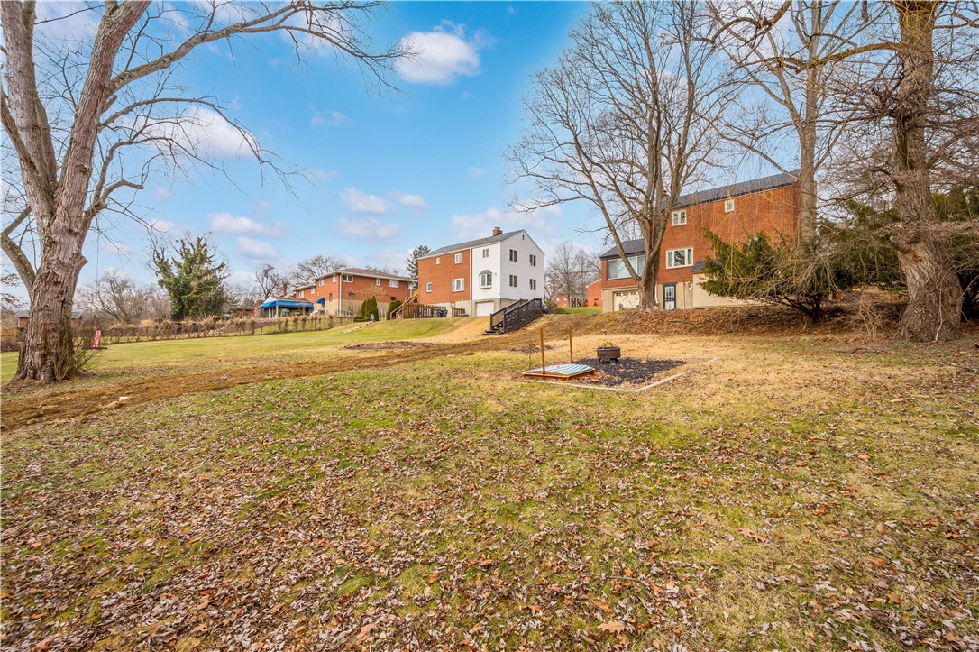 Upper St. Clair, Pennsylvania 15241, United States, 3 Bedrooms Bedrooms, ,4 BathroomsBathrooms,Residential,Pending,8389