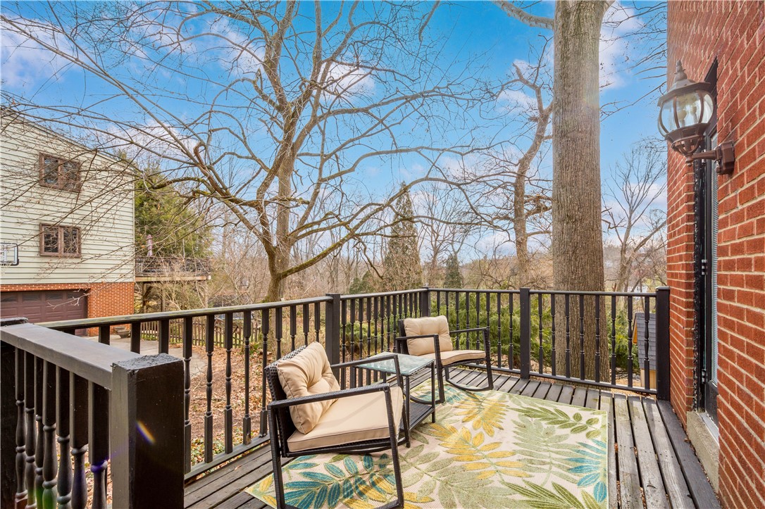 Upper St. Clair, Pennsylvania 15241, United States, 3 Bedrooms Bedrooms, ,4 BathroomsBathrooms,Residential,Pending,8389