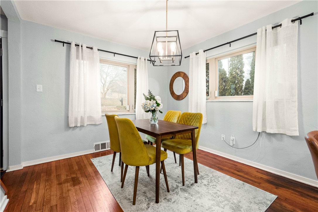 Upper St. Clair, Pennsylvania 15241, United States, 3 Bedrooms Bedrooms, ,4 BathroomsBathrooms,Residential,Pending,8389