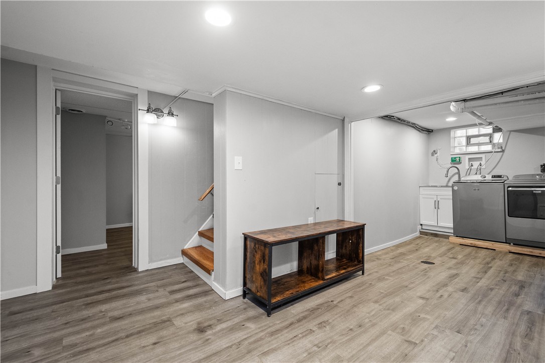 Upper St. Clair, Pennsylvania 15241, United States, 3 Bedrooms Bedrooms, ,4 BathroomsBathrooms,Residential,Pending,8389