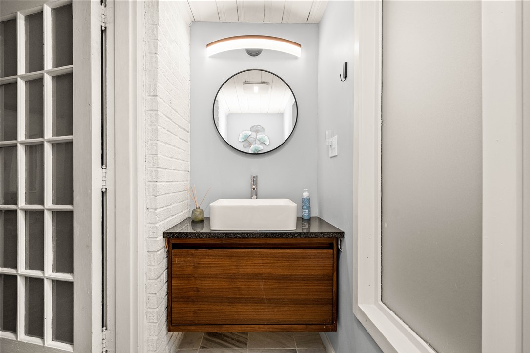 Upper St. Clair, Pennsylvania 15241, United States, 3 Bedrooms Bedrooms, ,4 BathroomsBathrooms,Residential,Pending,8389